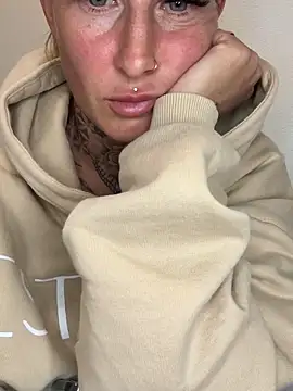 Klarry69 online show from 04-17-26, 07:49