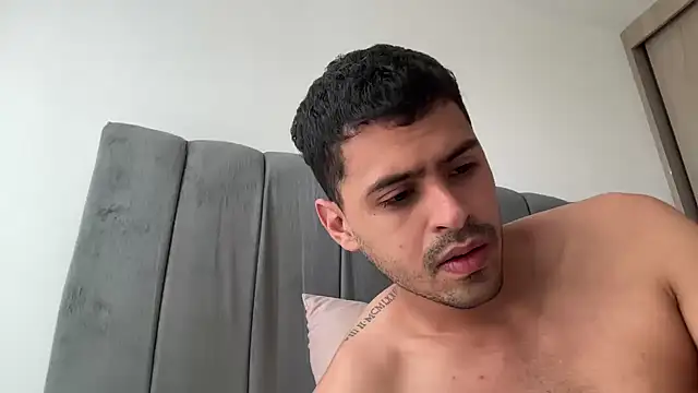 Snapshot of HotWhisper22 chatting on 04-10-26, 01:40 HotWhisper22 online show from 04-10-26, 01:40