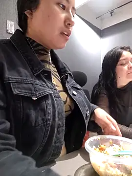 Snapshot of Venuz_Rivers_ chatting on 12-18-25, 01:15 Venuz Rivers online show from 12-18-25, 01:15