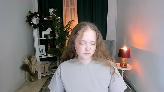 Snapshot of Yennefer__ chatting on 12-17-25, 04:23 Yennefer online show from 12-17-25, 04:23