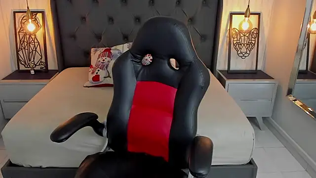 angelinemore online show from 12-17-25, 08:03