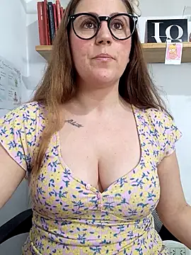 Snapshot of SofiEsteves chatting on 04-18-26, 07:29 SofiEsteves online show from 04-18-26, 07:29