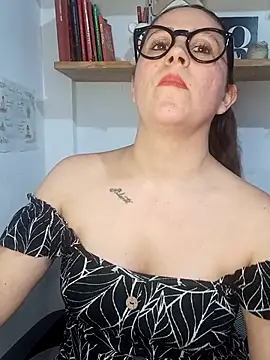 Snapshot of SofiEsteves chatting on 05-26-26, 03:54 SofiEsteves online show from 05-26-26, 03:54