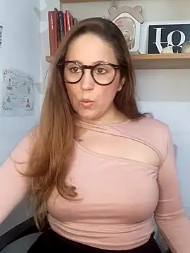 Snapshot of SofiEsteves chatting on 05-23-26, 03:33 SofiEsteves online show from 05-23-26, 03:33