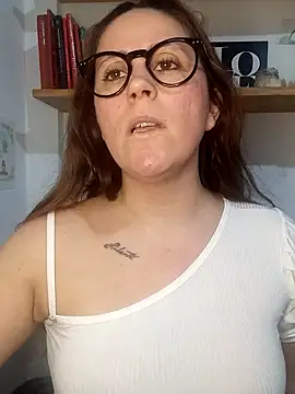 Snapshot of SofiEsteves chatting on 05-27-26, 03:19 SofiEsteves online show from 05-27-26, 03:19