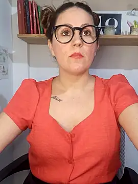 Snapshot of SofiEsteves chatting on 06-01-26, 06:29 SofiEsteves online show from 06-01-26, 06:29