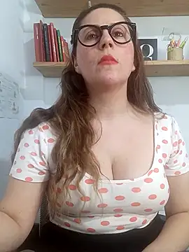Snapshot of SofiEsteves chatting on 05-06-26, 01:59 SofiEsteves online show from 05-06-26, 01:59