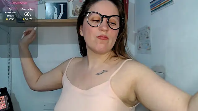 Snapshot of SofiEsteves chatting on 07-10-26, 06:19 SofiEsteves online show from 07-10-26, 06:19