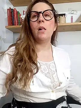 Snapshot of SofiEsteves chatting on 05-13-26, 01:40 SofiEsteves online show from 05-13-26, 01:40