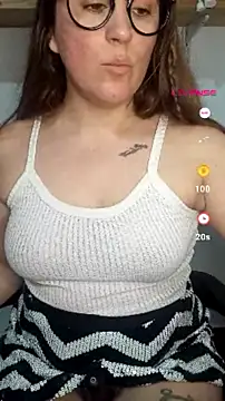 Snapshot of SofiEsteves chatting on 07-28-26, 02:13 SofiEsteves online show from 07-28-26, 02:13