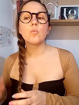 Snapshot of SofiEsteves chatting on 06-02-26, 01:11 SofiEsteves online show from 06-02-26, 01:11