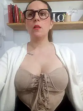 Snapshot of SofiEsteves chatting on 05-11-26, 06:05 SofiEsteves online show from 05-11-26, 06:05