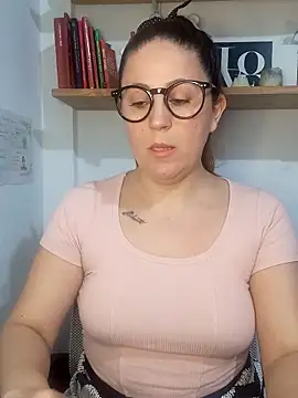 Snapshot of SofiEsteves chatting on 05-25-26, 04:28 SofiEsteves online show from 05-25-26, 04:28