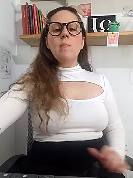 Snapshot of SofiEsteves chatting on 05-01-26, 03:06 SofiEsteves online show from 05-01-26, 03:06