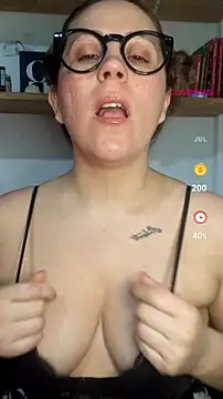 Snapshot of SofiEsteves chatting on 07-25-26, 12:44 SofiEsteves online show from 07-25-26, 12:44