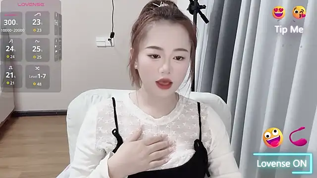 Snapshot of Amireux-8 chatting on 04-20-26, 12:19 Amireux-8 online show from 04-20-26, 12:19