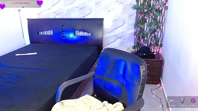 Snapshot of latin_mommy_ chatting on 01-19-26, 01:37 latin mommy online show from 01-19-26, 01:37