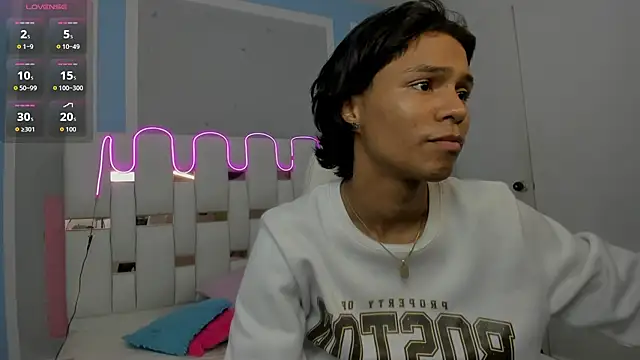 Snapshot of AndyKings_1 chatting on 12-20-25, 03:53 AndyKings 1 online show from 12-20-25, 03:53