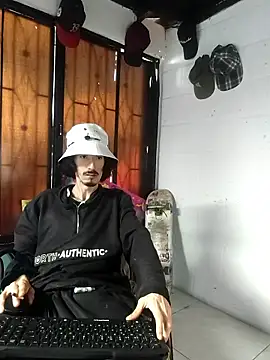 Snapshot of sk8-boy chatting on 01-14-26, 01:48 sk8-boy online show from 01-14-26, 01:48