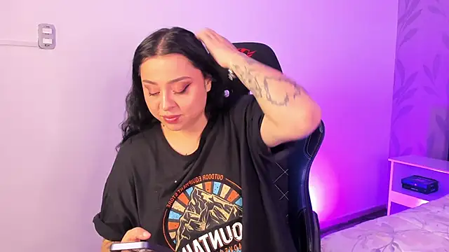 Snapshot of Saarada chatting on 02-07-26, 05:04 Saarada online show from 02-07-26, 05:04