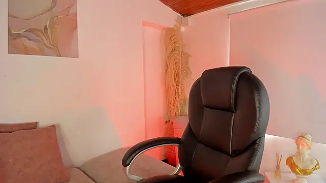 Amelie Wine online show from 02-11-26, 03:56