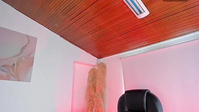 Amelie Wine online show from 02-25-26, 03:12