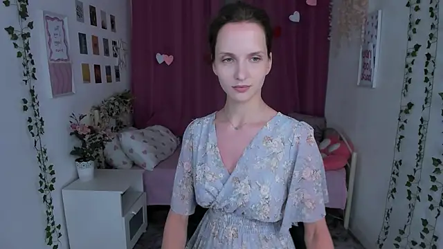 Snapshot of Ariadna_Shy chatting on 07-18-26, 10:07 Ariadna Shy online show from 07-18-26, 10:07