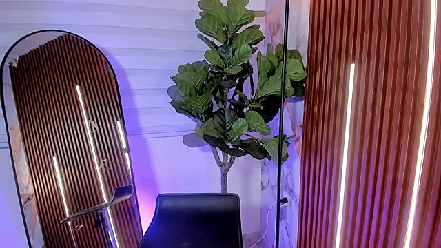Nickie reed  online show from 06-19-26, 10:47