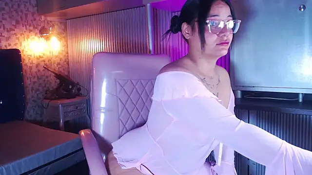 Snapshot of HankMelodi chatting on 02-19-26, 04:15 HankMelodi online show from 02-19-26, 04:15