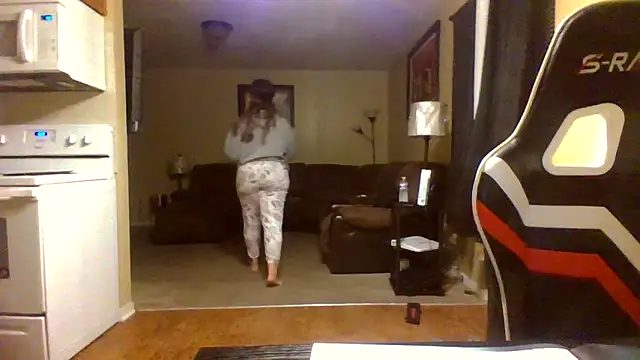 Snapshot of KingDes55 chatting on 04-22-26, 01:34 KingDes55 online show from 04-22-26, 01:34
