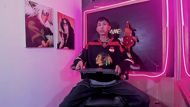 Daniel Deluc77 online show from 12-22-25, 02:44