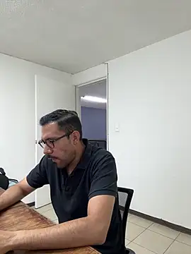 Snapshot of AdrianGarcia89 chatting on 05-06-26, 01:09 AdrianGarcia89 online show from 05-06-26, 01:09
