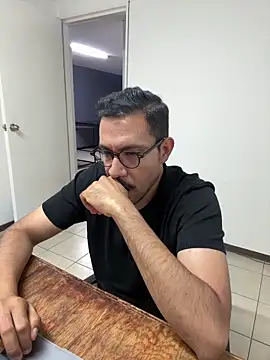 Snapshot of AdrianGarcia89 chatting on 05-12-26, 01:24 AdrianGarcia89 online show from 05-12-26, 01:24