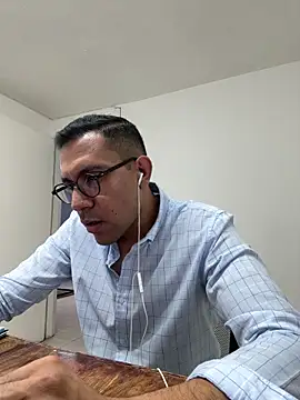 Snapshot of AdrianGarcia89 chatting on 06-03-26, 01:28 AdrianGarcia89 online show from 06-03-26, 01:28