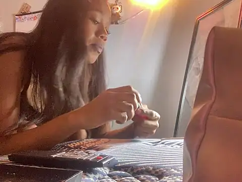 Snapshot of Ahlanacherae_creamz chatting on 01-15-26, 06:28 Ahlanacherae creamz online show from 01-15-26, 06:28