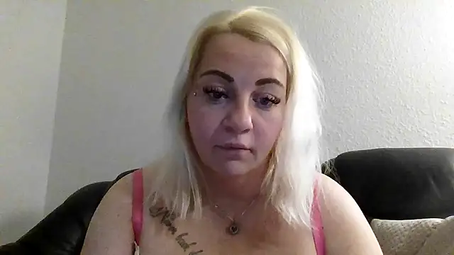 Snapshot of Redos1 chatting on 01-11-26, 06:09 Redos1 online show from 01-11-26, 06:09