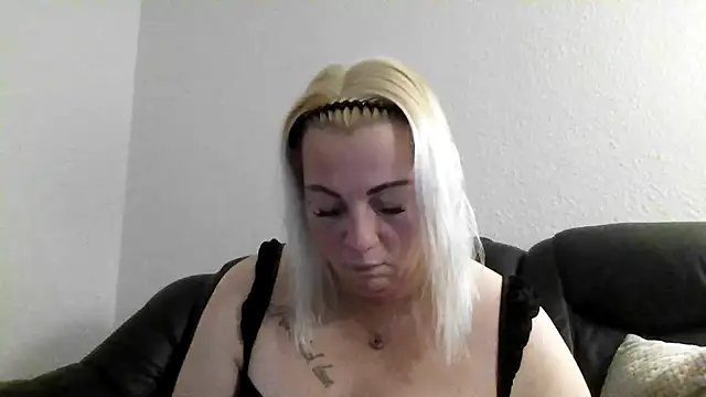 Snapshot of Redos1 chatting on 01-12-26, 03:30 Redos1 online show from 01-12-26, 03:30