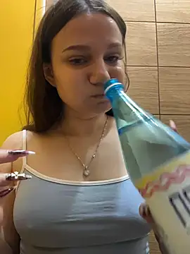 Niki Hug online show from 01-12-26, 06:09