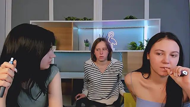 Snapshot of keuli_li chatting on 02-08-26, 06:44 keuli li online show from 02-08-26, 06:44