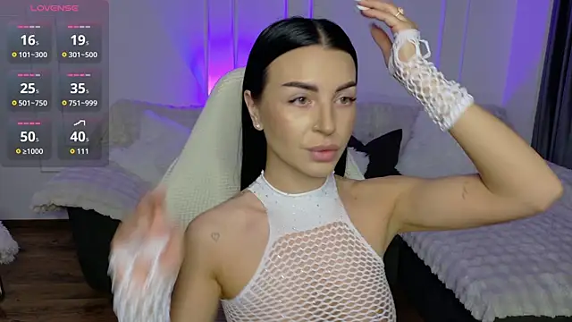 Snapshot of Lady_charm__ chatting on 05-20-26, 05:26 Lady charm online show from 05-20-26, 05:26