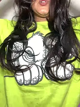 Snapshot of missmisha01 chatting on 05-05-26, 12:57 missmisha01 online show from 05-05-26, 12:57