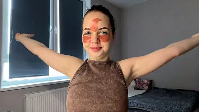 Snapshot of AliceQueenGirl chatting on 01-11-26, 09:05 AliceQueenGirl online show from 01-11-26, 09:05