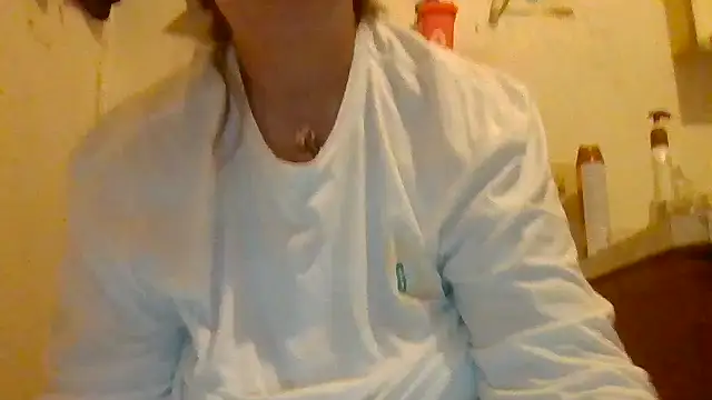 Snapshot of becky1111 chatting on 05-18-26, 06:07 becky1111 online show from 05-18-26, 06:07