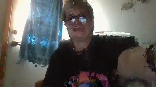 Snapshot of becky1111 chatting on 05-12-26, 10:27 becky1111 online show from 05-12-26, 10:27