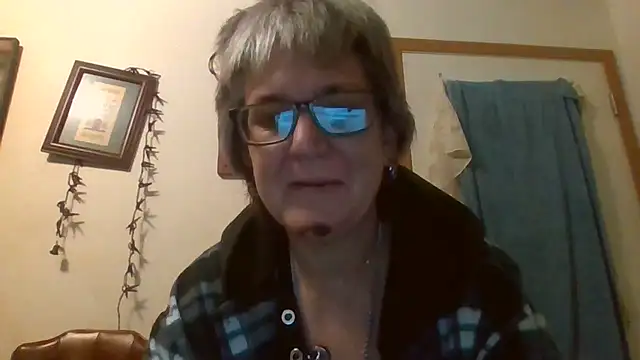 Snapshot of becky1111 chatting on 05-30-26, 09:37 becky1111 online show from 05-30-26, 09:37