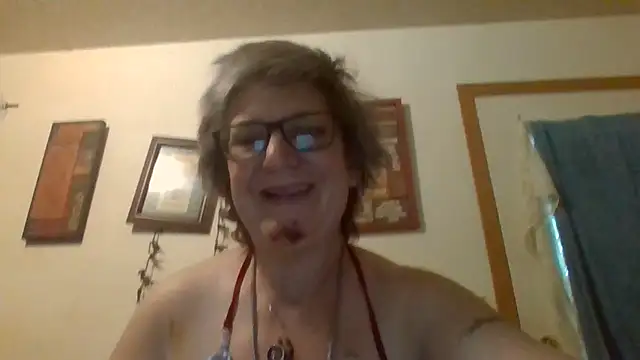 Snapshot of becky1111 chatting on 05-28-26, 11:38 becky1111 online show from 05-28-26, 11:38
