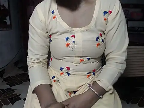 Snapshot of surbhi01 chatting on 05-17-26, 06:57 surbhi01 online show from 05-17-26, 06:57