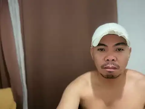 Snapshot of chubbybear_08 chatting on 02-19-26, 04:04 chubbybear 08 online show from 02-19-26, 04:04