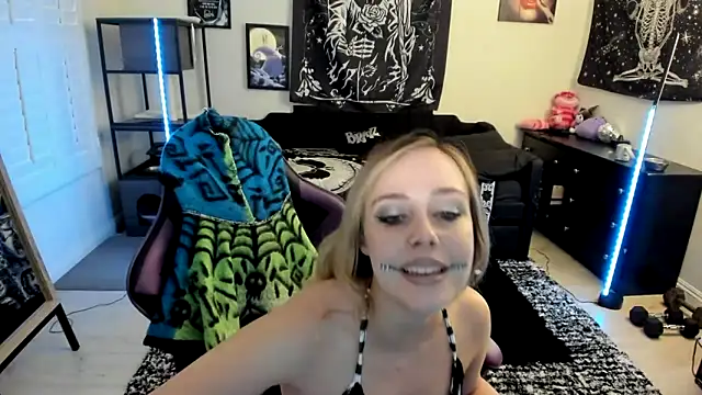 Snapshot of luna_lovelyyy chatting on 06-17-26, 11:25 luna lovelyyy online show from 06-17-26, 11:25