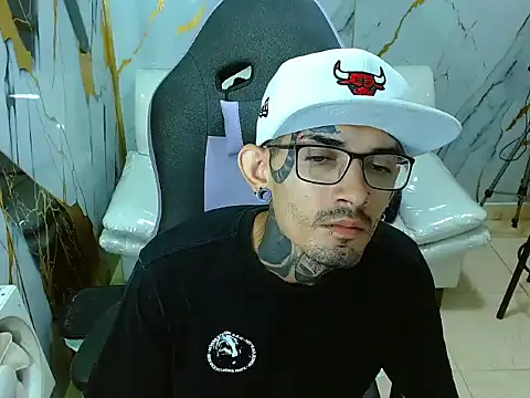 Boy tatto77 online show from 03-24-26, 12:38